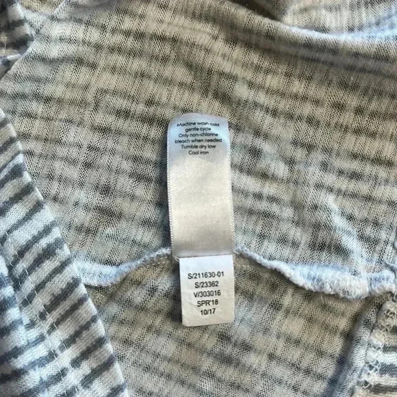 Athleta Breezy Muscle Tank Medium Gray and White - Picture 7 of 7